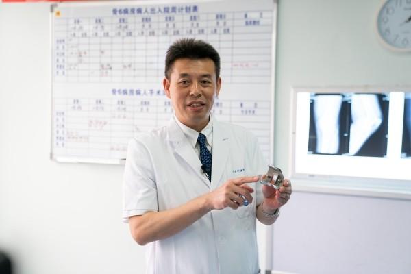 世界首例3d打印骨植入,华西医院假体植入