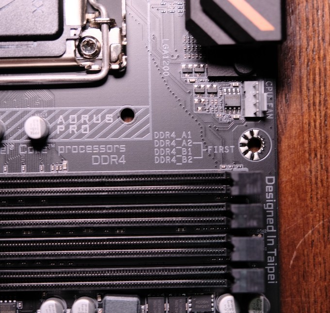 我给我老婆配了一台他们单位最好的电脑，让她再也没有理由划水