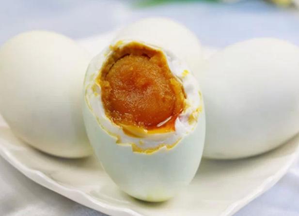 腌咸鸭蛋不用土做法,腌咸鸭蛋把水放凉