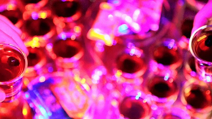 成都贰麻酒馆点啥酒,成都爆火的贰麻酒馆携手泸州老窖