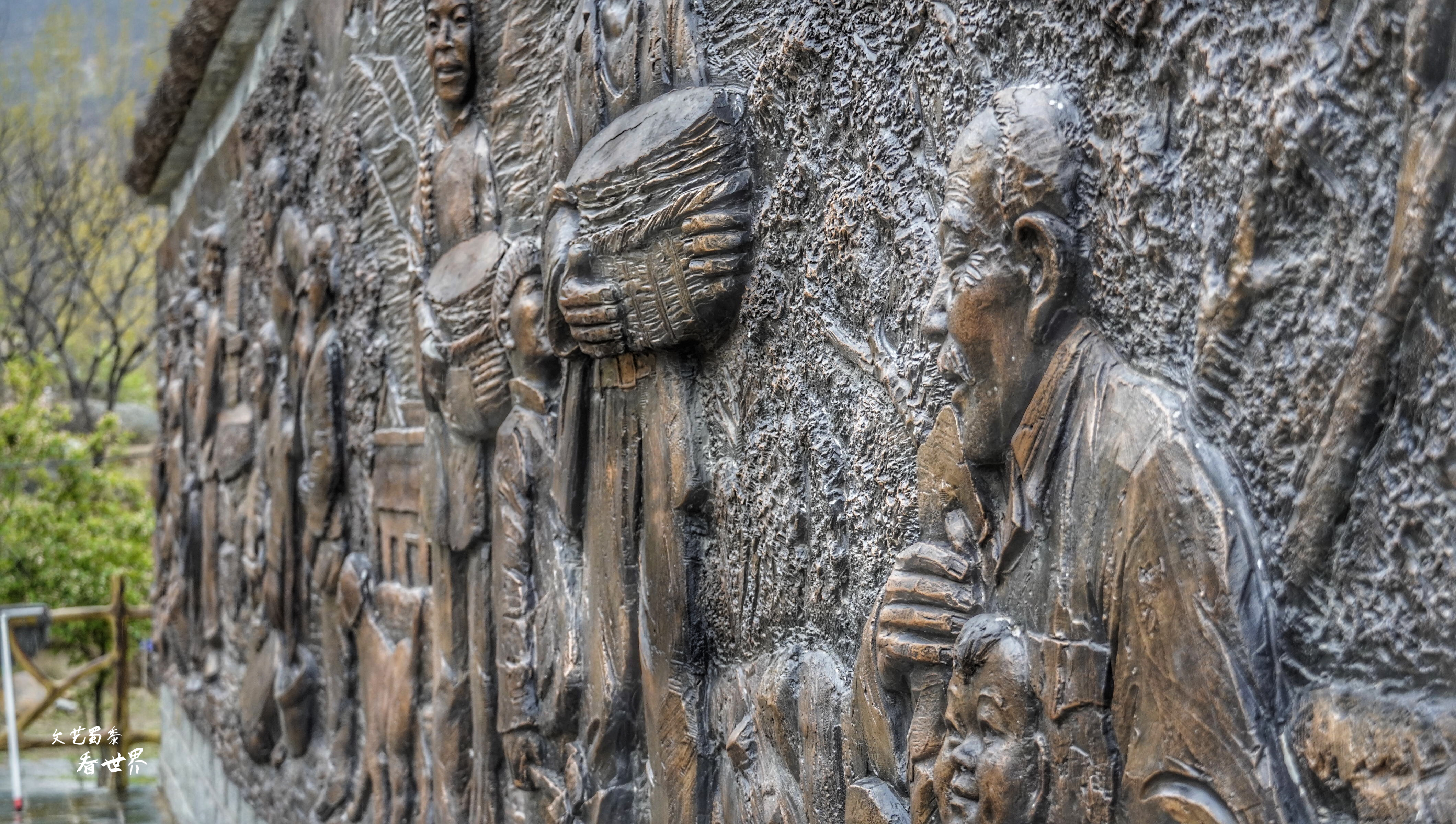 因《舌尖上的中国》而为人所知，刚刚的四月飞雪又让它美成了仙境