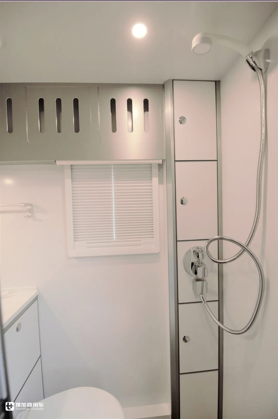 乌尼莫克和阿莫迪罗房车哪个大,阿莫迪罗乌尼莫克u5000房车