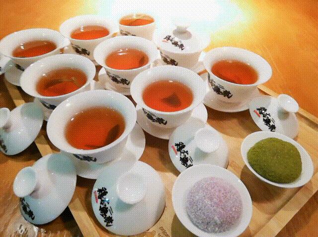 贵阳辣子鸡多锅煮的网红店,贵州贵阳最火爆辣子鸡店铺