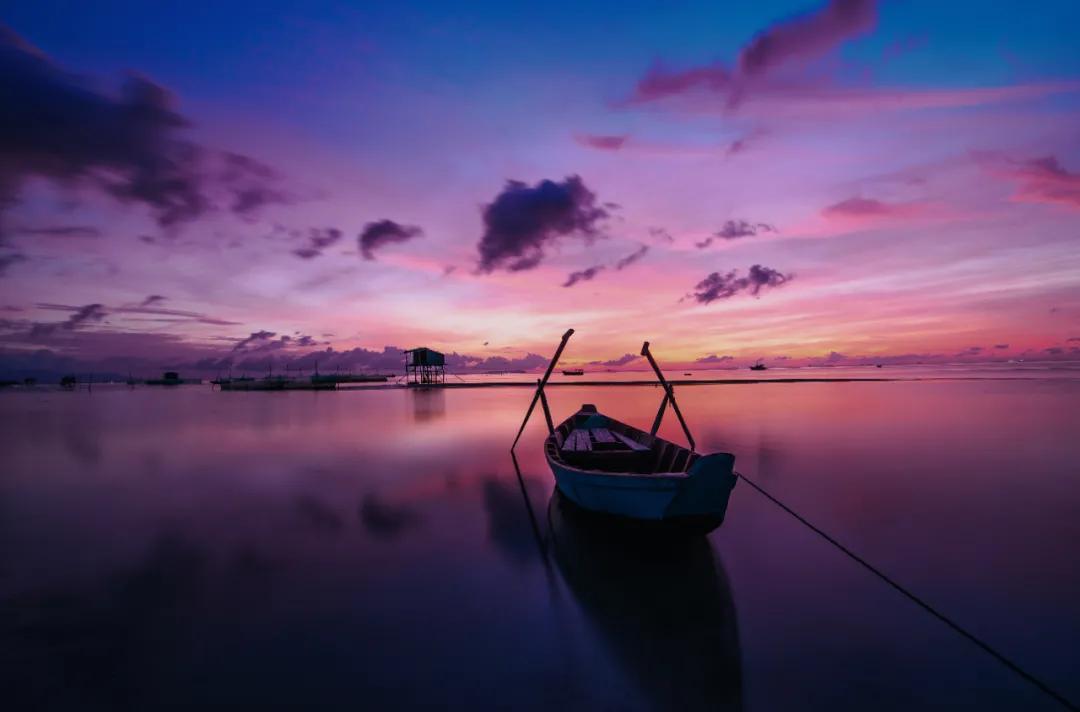 落日余晖光影斑驳,夕阳西下暮色斑驳