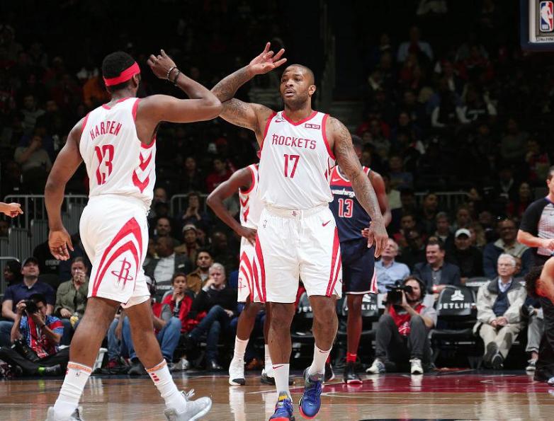 哈登首节22分6助攻火箭单节轰45分,哈登火箭生涯首场比赛37分12助攻