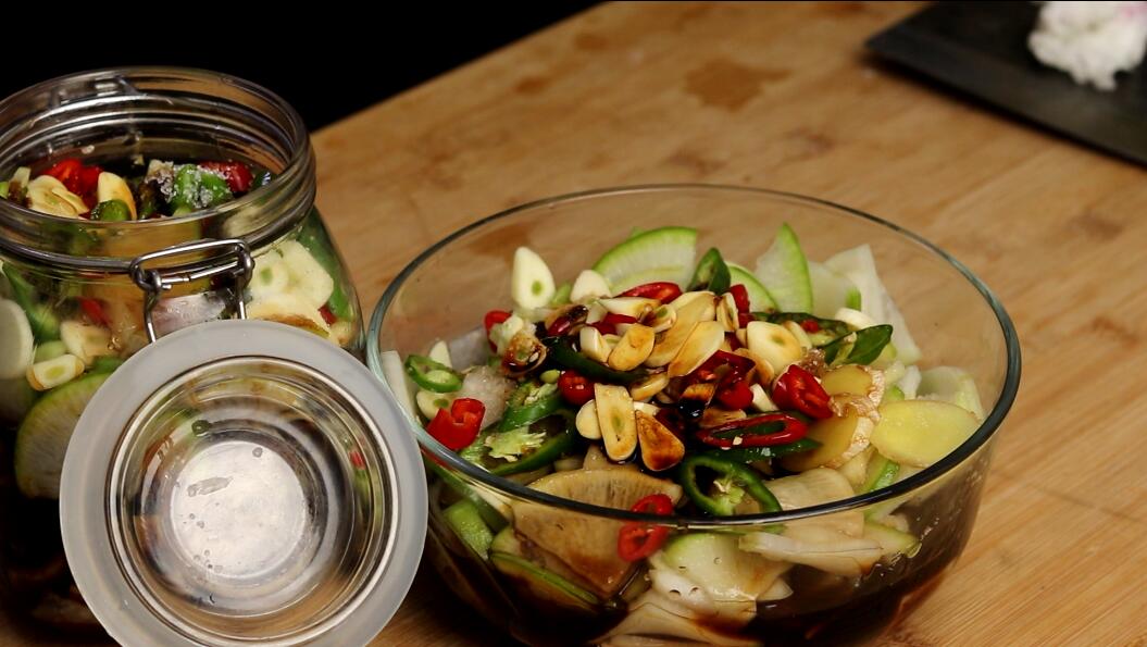 为什么饭店腌萝卜那么好吃？原来秘诀在这里，脆爽入味又简单