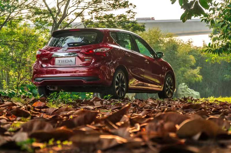 新款骐达的优点和缺点,骐达后排放倒