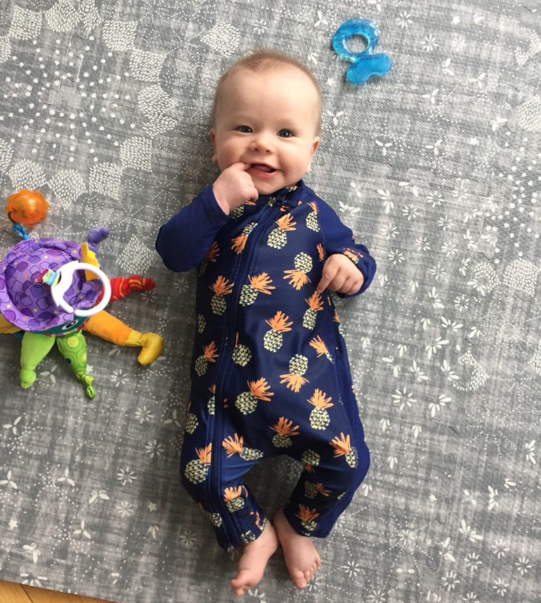 育儿0-3岁宝宝发育全攻略,宝宝1-6个月育儿难点