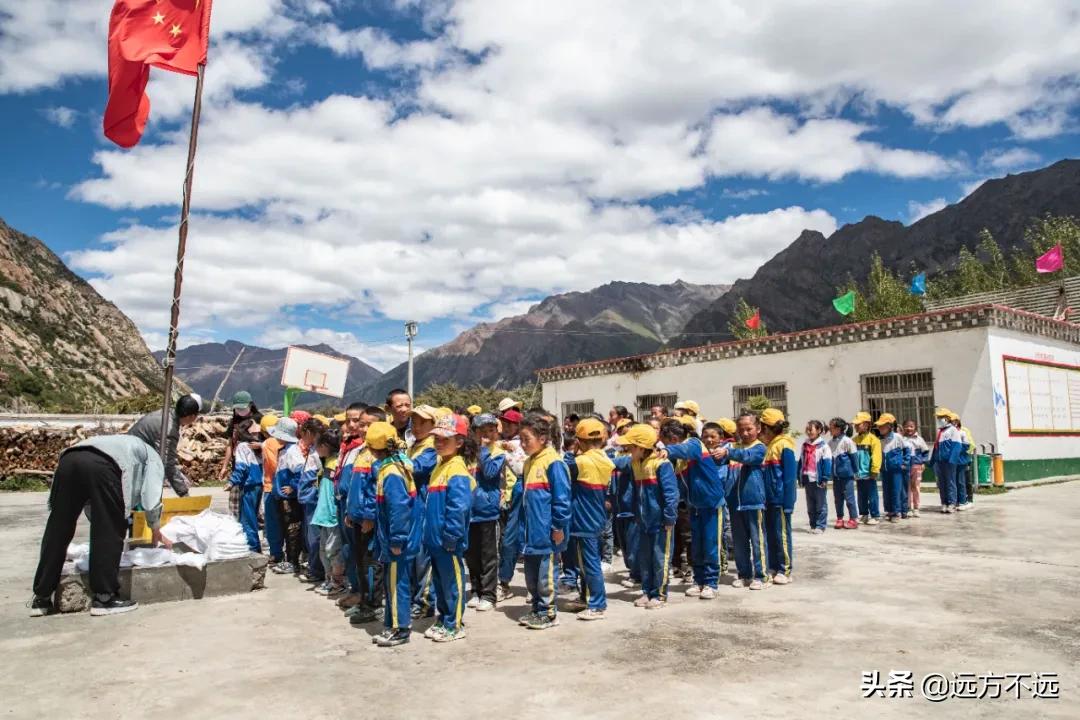 摩旅西藏带着一只狗遇见流浪狗,摩旅西藏路上的藏族同胞