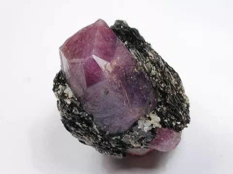 各种宝石原石的种类图片大全,高清彩色宝石原石图片大全