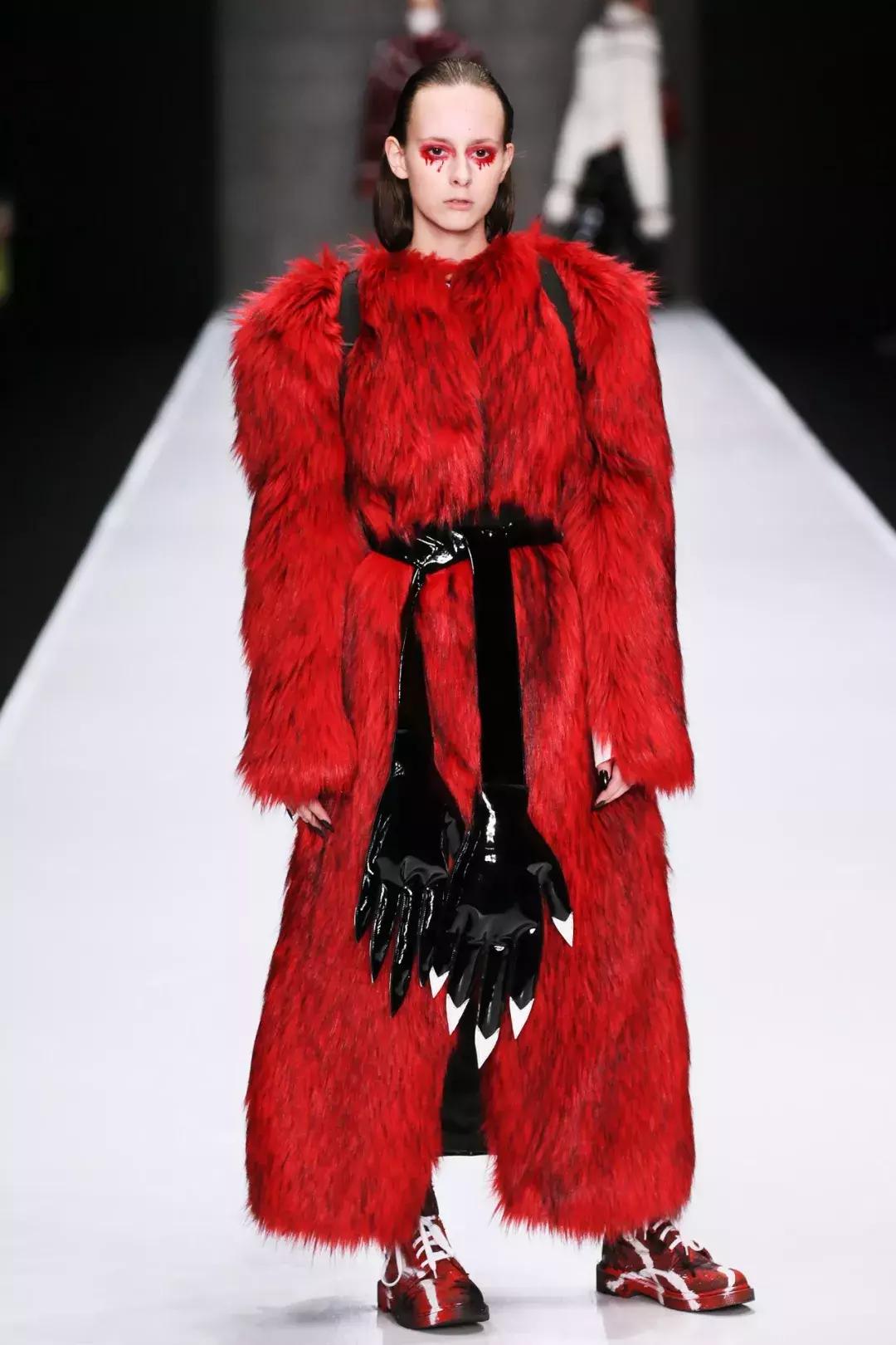 今年爆款皮毛一体女装,高档红色皮毛一体女装新款