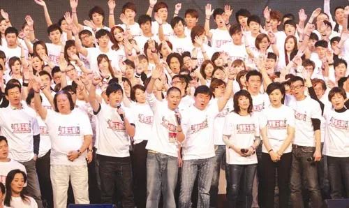 刘德华在娱乐圈是有多受人尊重,刘德华40年偶像魅力从未被超越