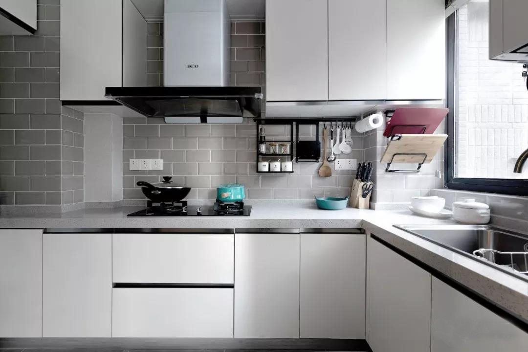 橱柜台面用钢化玻璃材质好吗,不锈钢橱柜台面材质多厚比较好