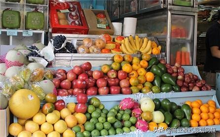 开水果店如何一年赚1000万,90后小伙开水果店不要钱