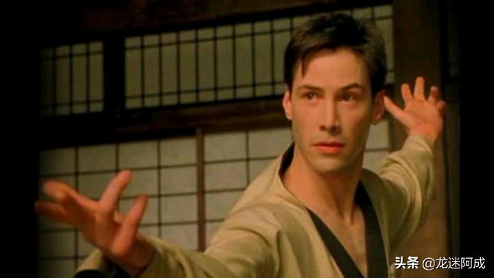 这才是李小龙最经典的电影,周星驰电影致敬李小龙