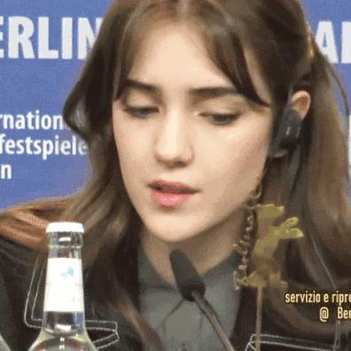 他是《洛丽塔》男主，畸形恋专业户，也是禁欲系不老男神