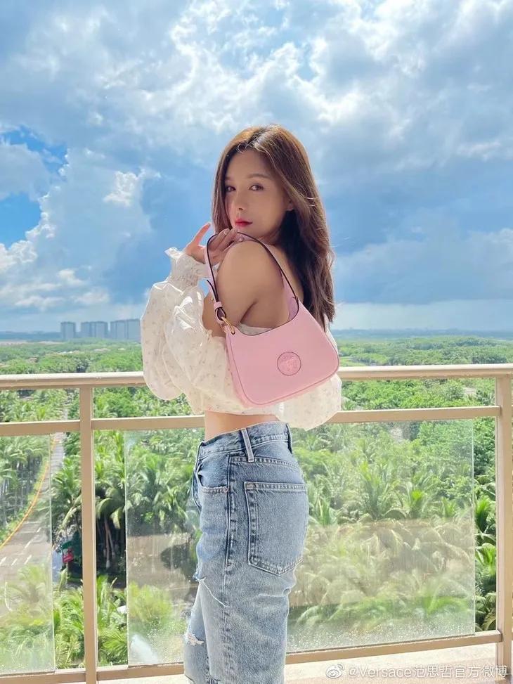 三里屯偶遇大幂幂,杨幂和闺蜜在三里屯逛街遭搭讪