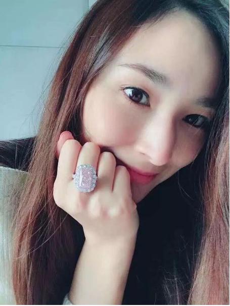 吴佩慈四年生了几个孩子,吴佩慈6年生4胎依然嫁不进