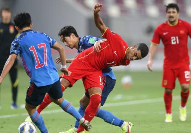 黄健翔辟谣一针见血吐槽本土球员,黄健翔目前状况