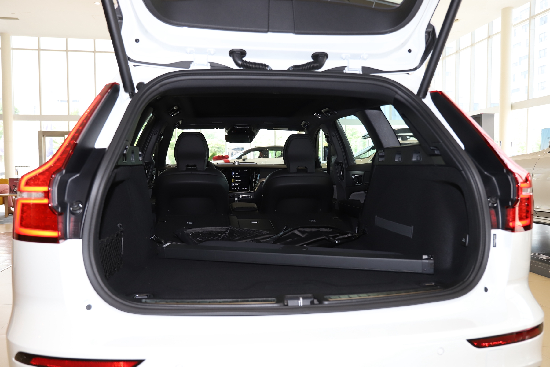 沃尔沃v60是旅行车还是旅行轿车,沃尔沃v60旅行选哪个版本