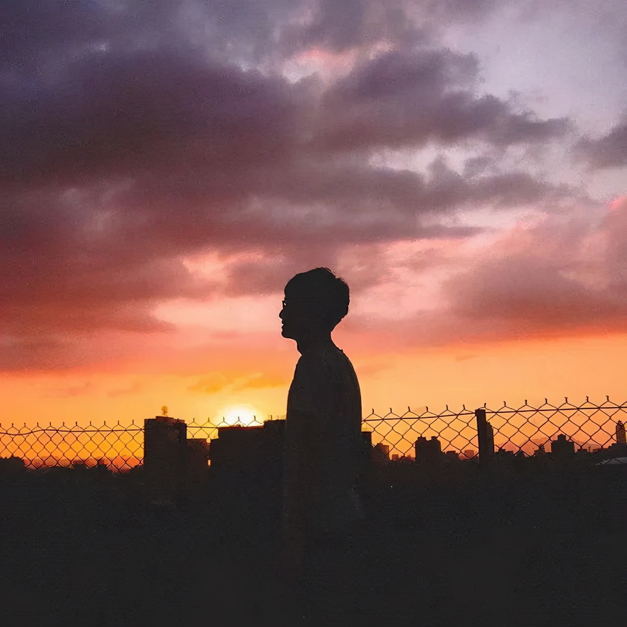 拍照姿势大全男生对镜子超清,男生在花海怎么拍照姿势好看