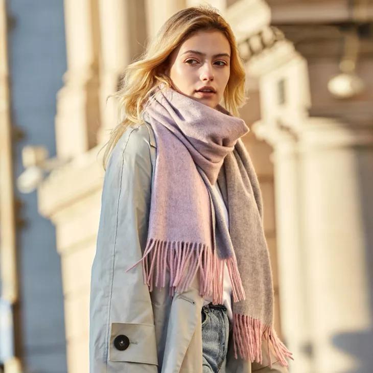 羊绒围巾很温暖,流行的羊绒围巾