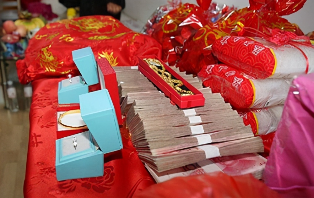 订婚68万现金堆成山,江西结婚现金堆成山