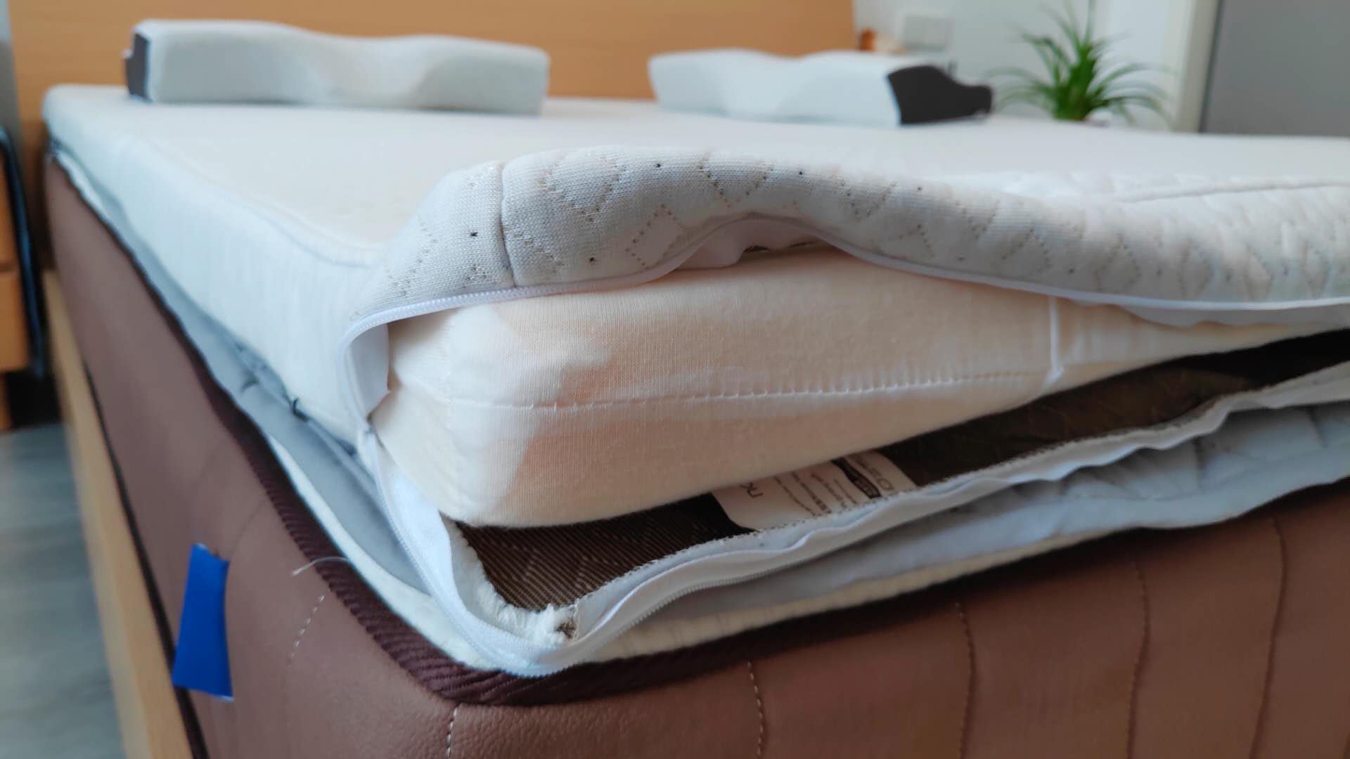 睡一个好觉需要记忆棉材质的床垫,记忆棉床垫和枕头