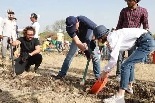 中国大火的阿米尔汗，为啥不被印度人喜欢，甚至被喊“滚出印度”