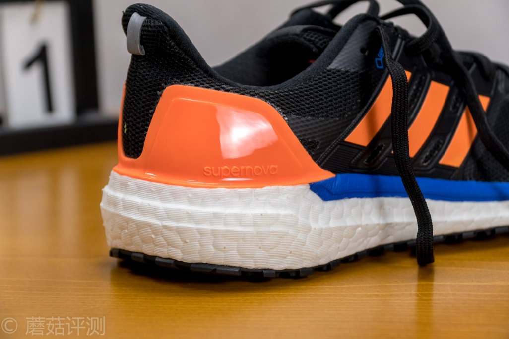 阿迪ultraboost22黑蓝,阿迪supernova和ultraboost