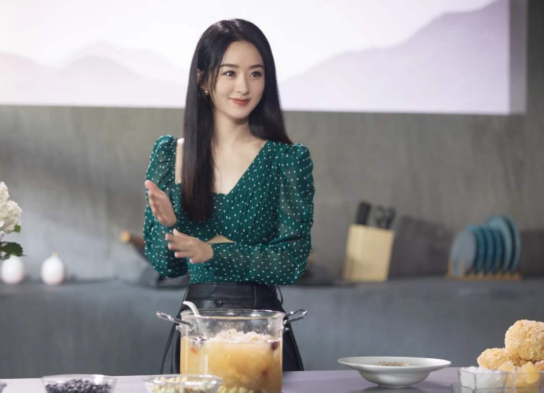 赵丽颖为中餐厅打call,中餐厅赵丽颖接待顾客