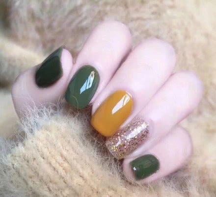 今年最流行的美甲颜色款式显白,什么色系显手白单色美甲款式图片