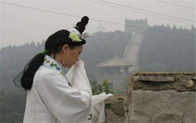 修长城月工资8000元，别不信，孟姜女听听就行