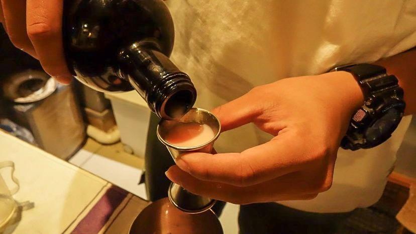 女的爱喝烈酒，男的抱头痛哭—北海调酒师给我讲述他的“治疗史”