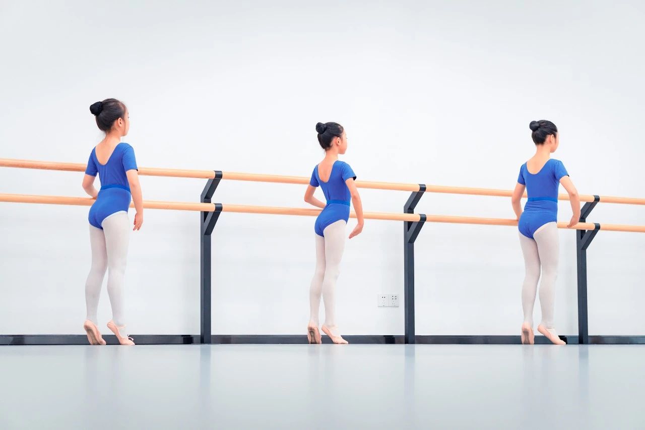 公开课|孩子觉得压腿会疼不愿意练习怎么办？