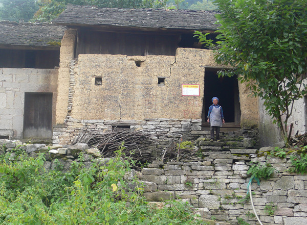 「旅途随笔」贵州安顺,蜂糖山下“银伞”苗
