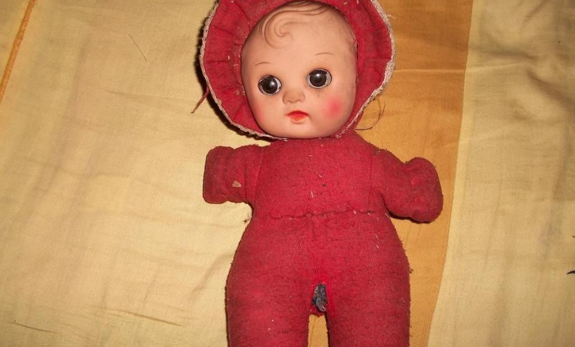 外国小孩被玩具洋娃娃吓哭,六岁女童被洋娃娃吓哭了