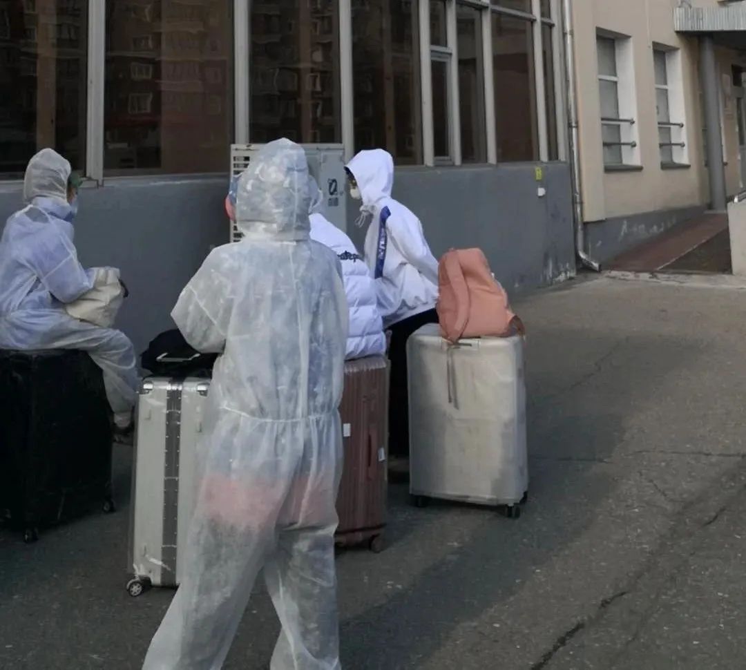 莫斯科多名华人被确诊新冠肺炎患者曾接触人群有爆发疫情风险口岸相继临时关闭俄罗斯拟包机送中国人回国