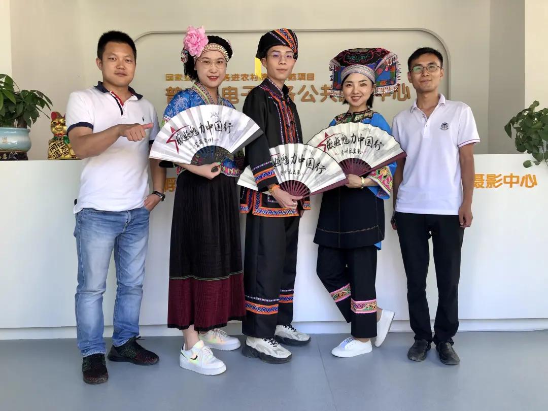 30岁小伙下乡创业7万元自己当老板,97年小伙返乡卖特产带动200人就业