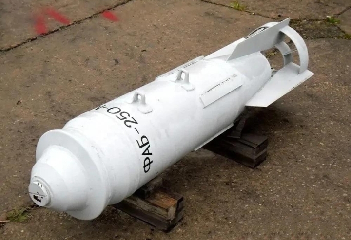 斗而不破的“小冷战”:“保卫者”号PK苏24M