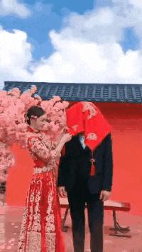 看了整整七分钟，他们最终还是上去了