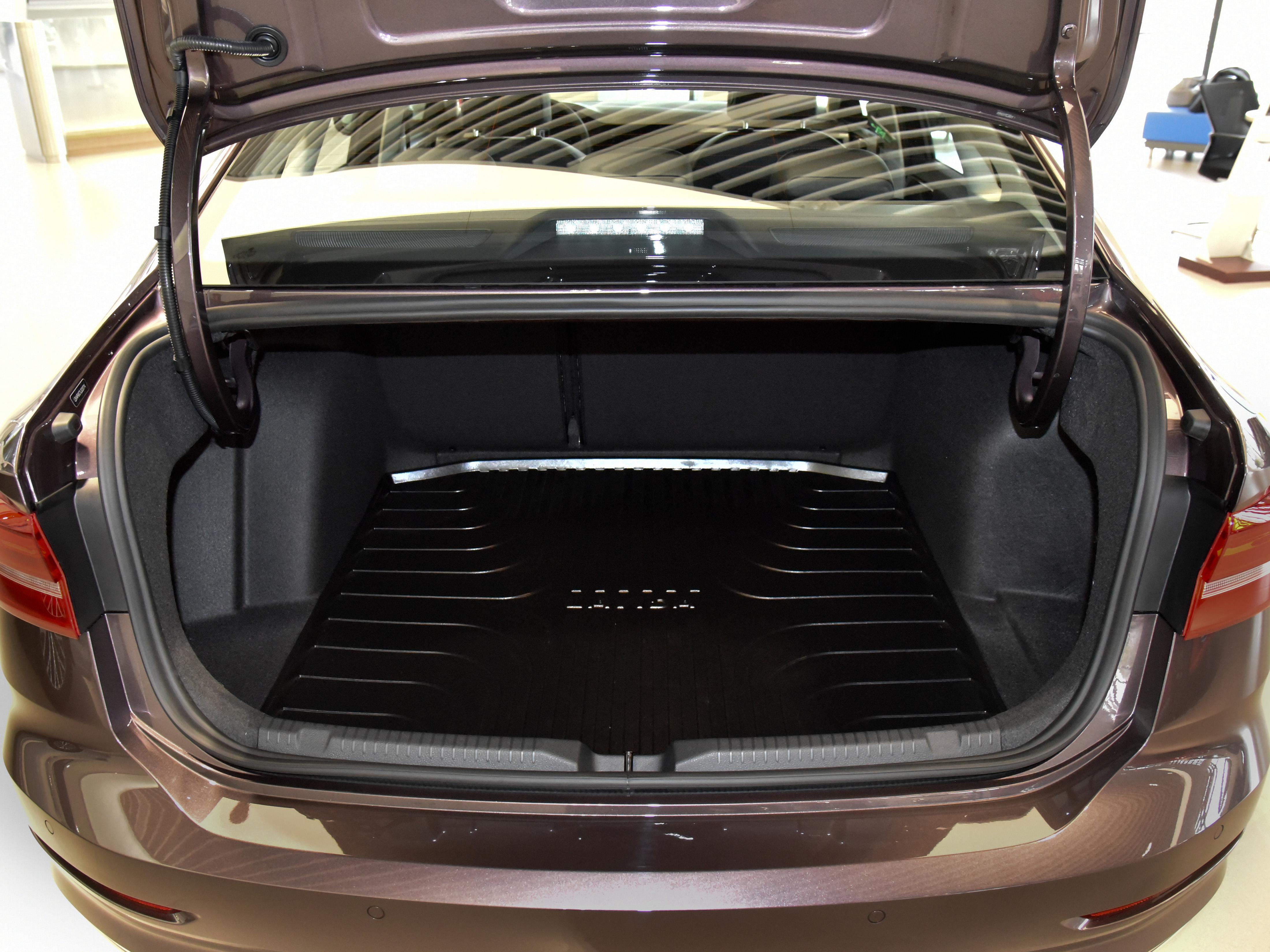 自动挡车油耗低质量好性价比高,大众朗逸1.6自动油耗一公里多少钱