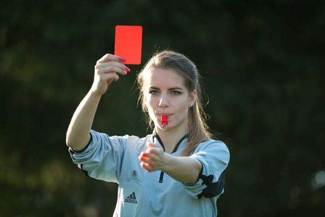 足球经典站位德布劳内,足球上的那些匪夷所思的进球