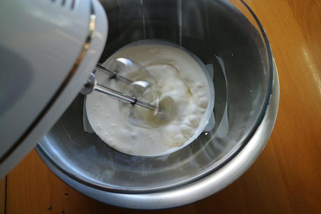 烘焙新手入门教程如何打发奶油,烘焙基础教学之打发淡奶油