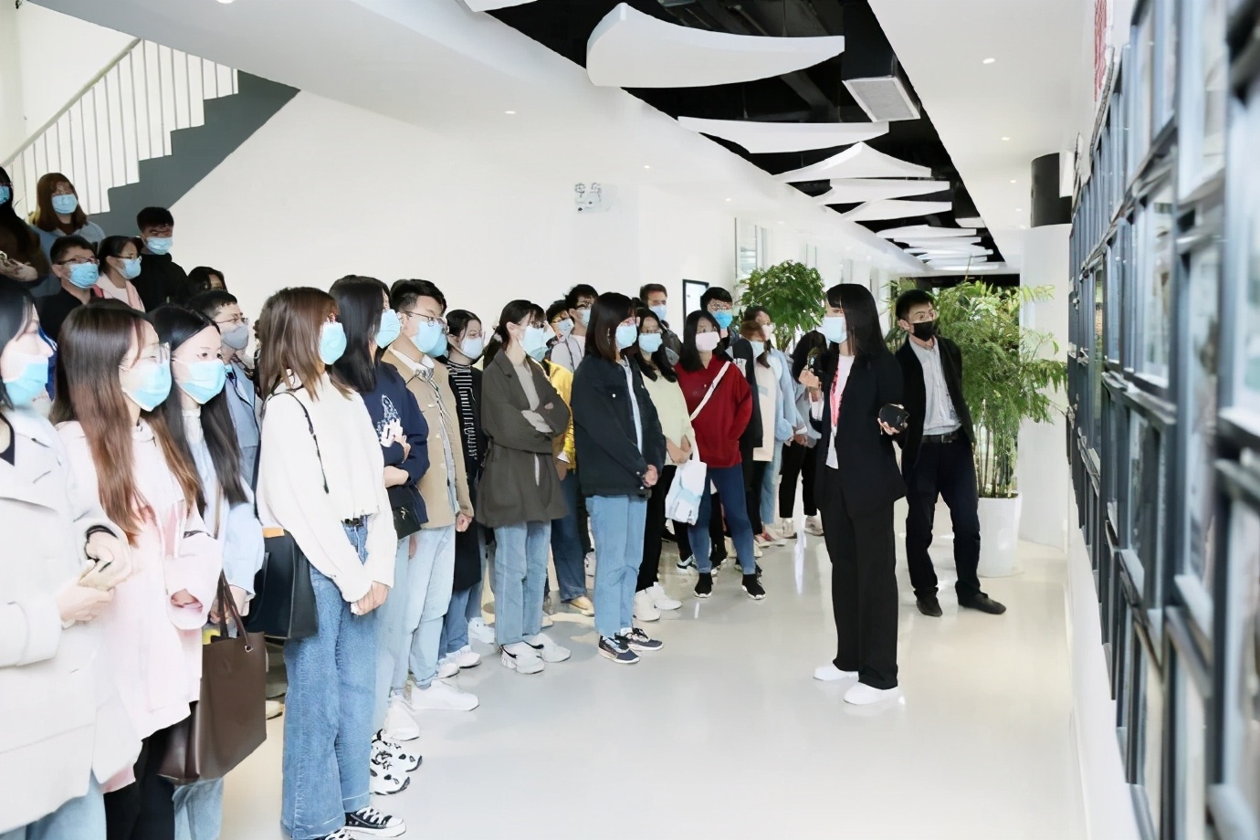 又有这么多小姐姐来到万茗堂，他们所为何事？