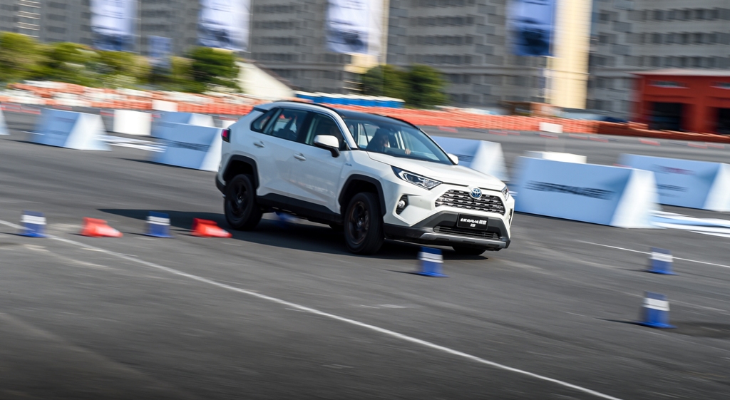 全新rav4荣放本田皓影,全新rav4荣放势不可挡惊艳登场