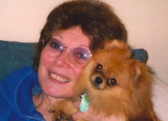 英国女子被假医生注射肉毒杆菌,脸部肿胀像外星人,差点丧命