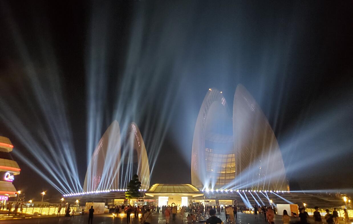 外媒三星galaxys10全系列上手体验,三星galaxys21观影体验