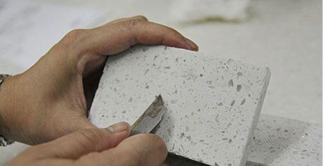 为什么石英石台面好薄,石英石台面渗色的问题怎么解决