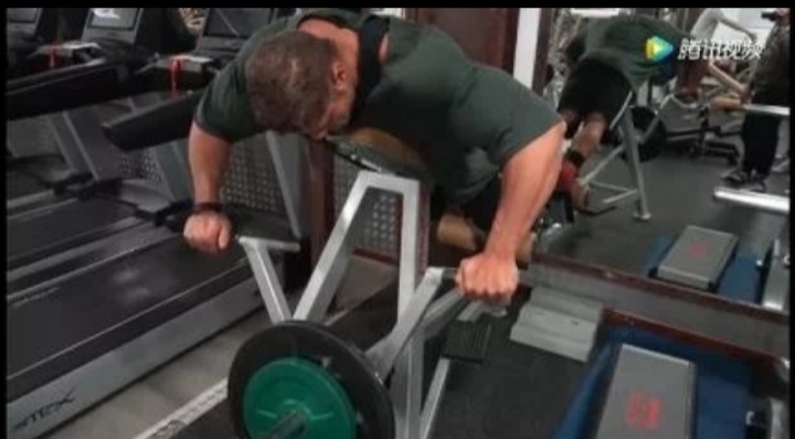 练背必须要练俯身划船么,下背划船练背正确姿势